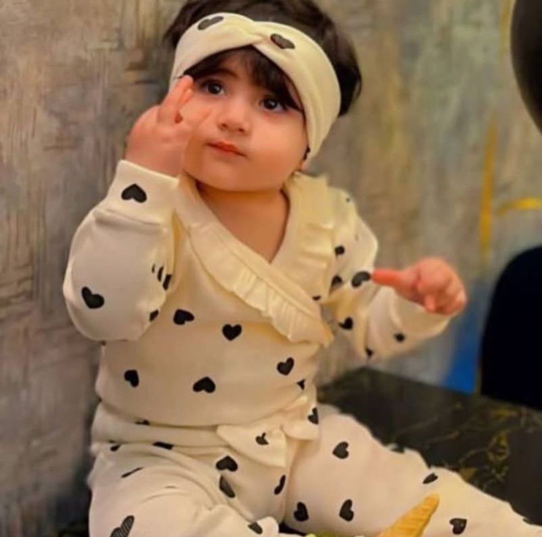 بادی زیردکمه و شلوار و هدبند قلب
